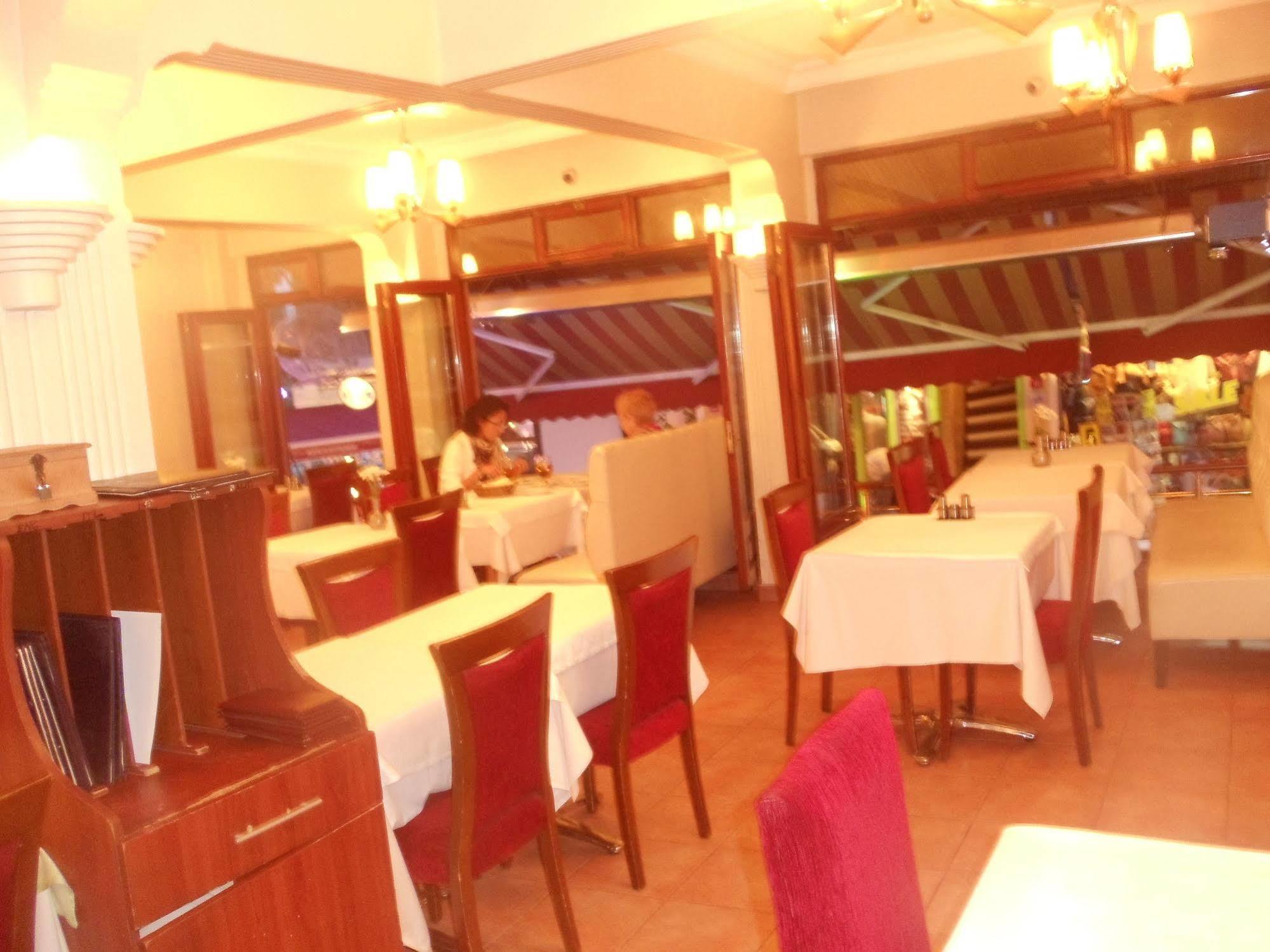 Ares Hotel Istanbul Bagian luar foto