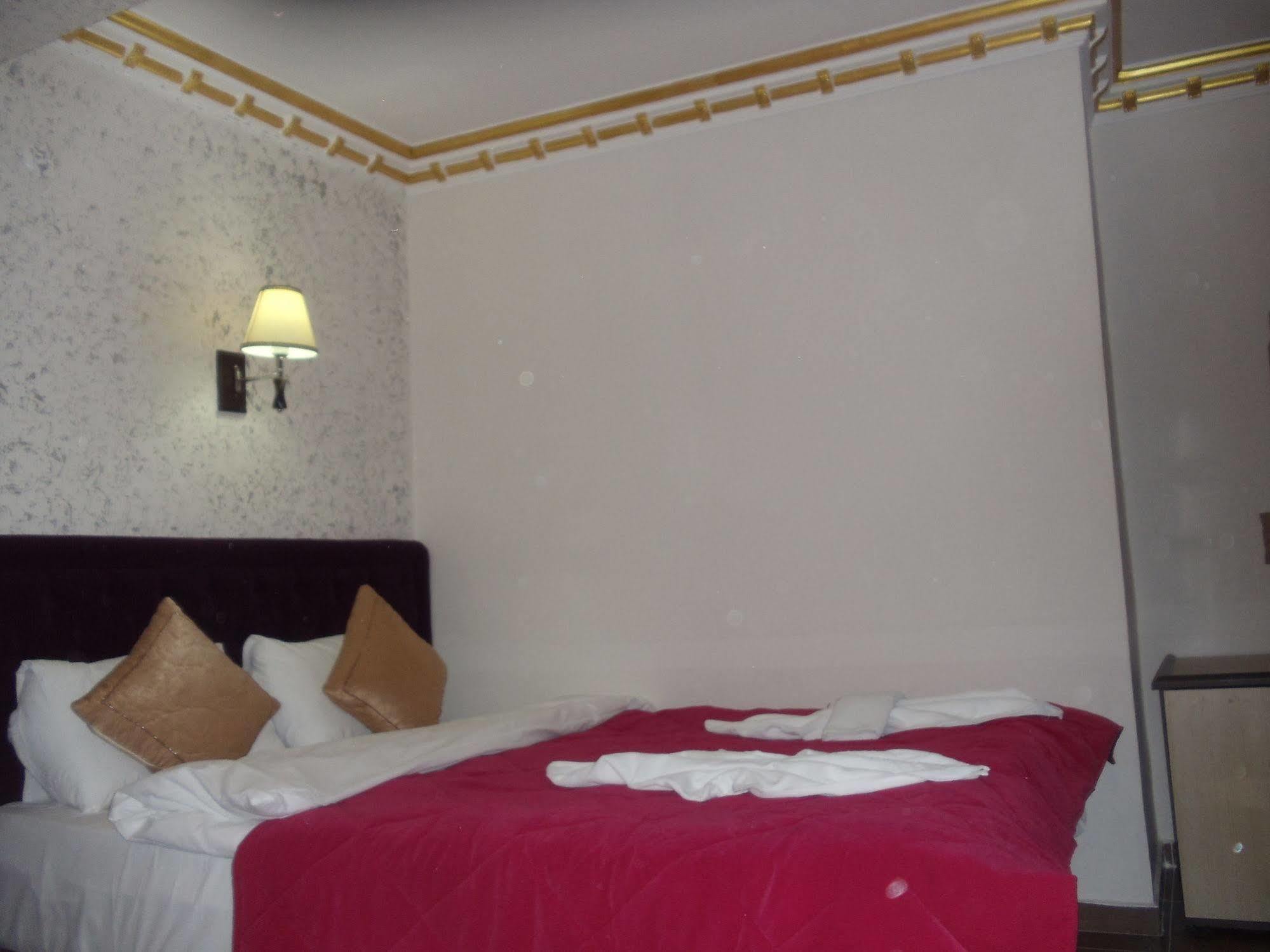Ares Hotel Istanbul Bagian luar foto